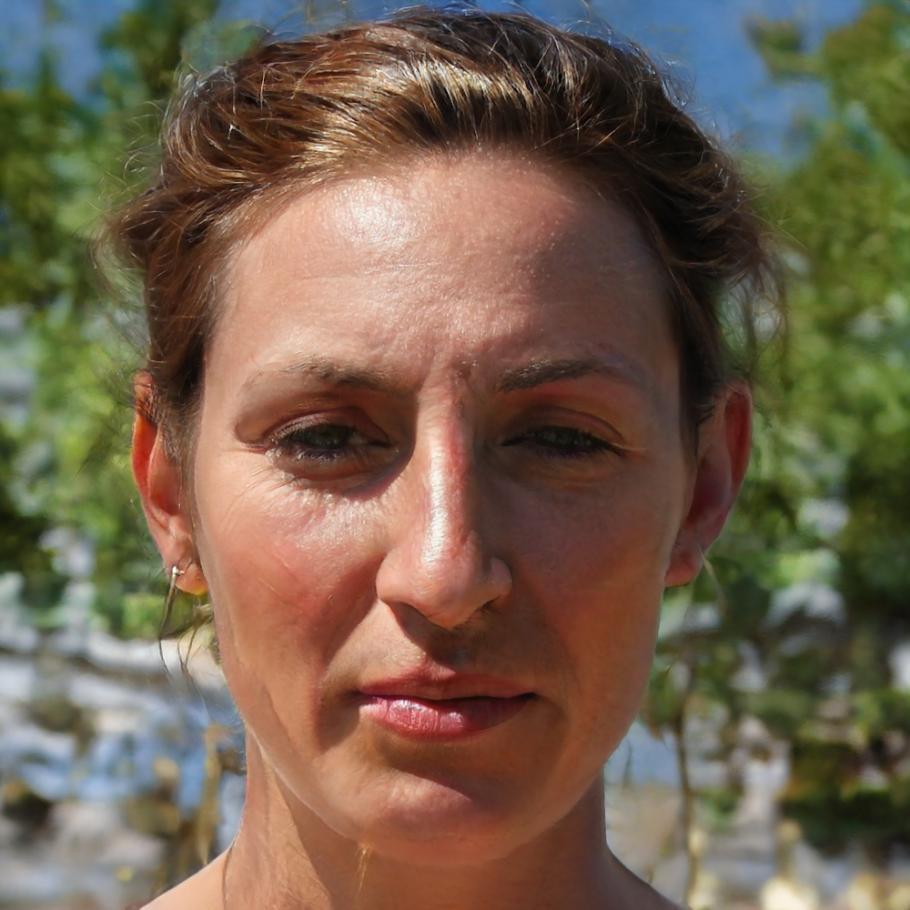 Anna, Sicherheitsexpertin